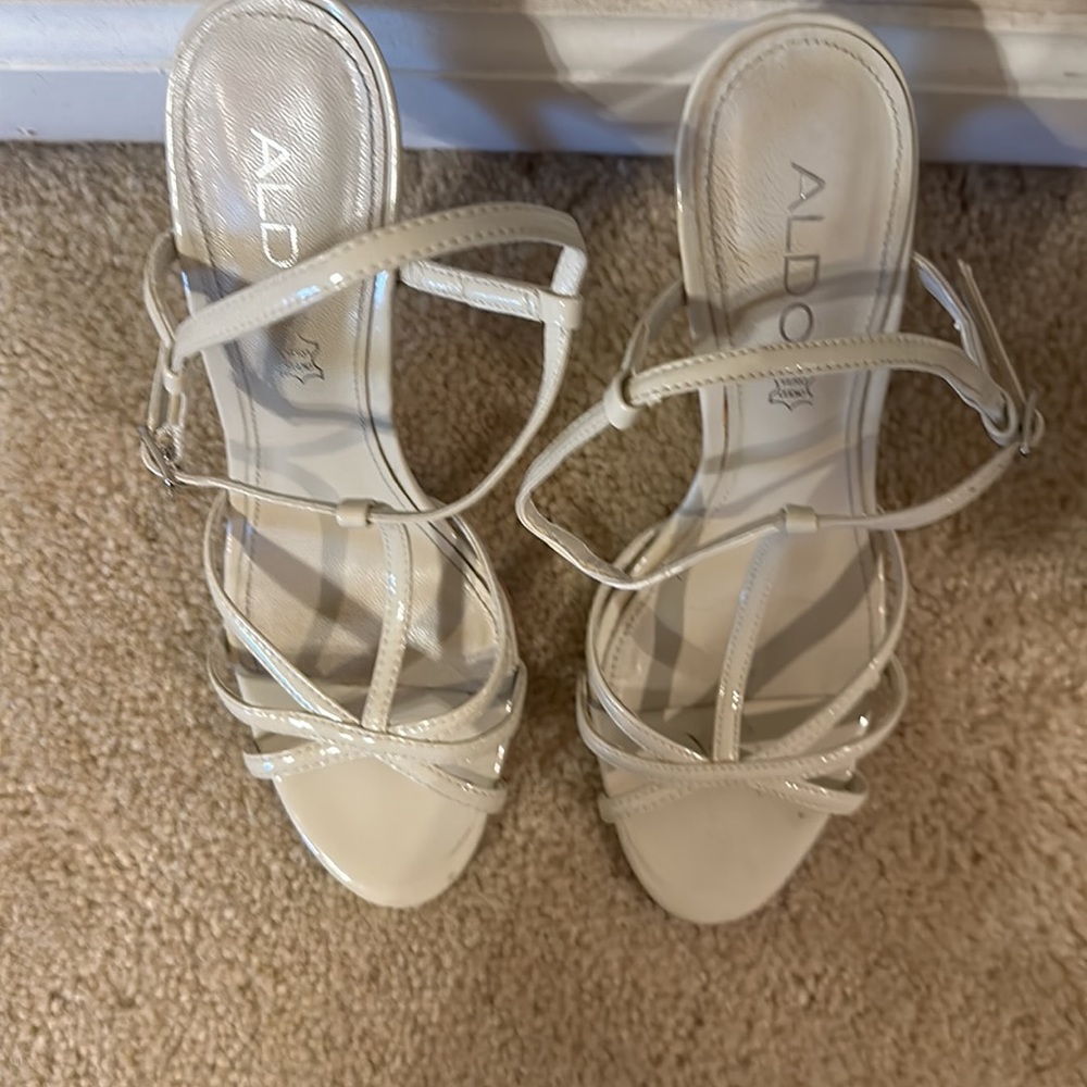 Strappy Aldo sandals! Perfect for spring! 💐🌻🌷 - Picture 5 of 8